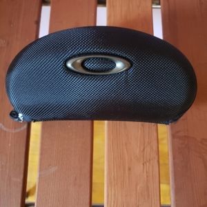 Oakley sunglasses case great condition